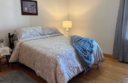 Jonesboro Bed & Breakfast | Nanny's Place- Cozy Porchview Getaway B&B by Shawnee Hills Wine Trail and Parks