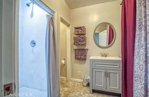 Marshall House | Nanny's Place - Spacious 3BR/2 Bath in Marshall
