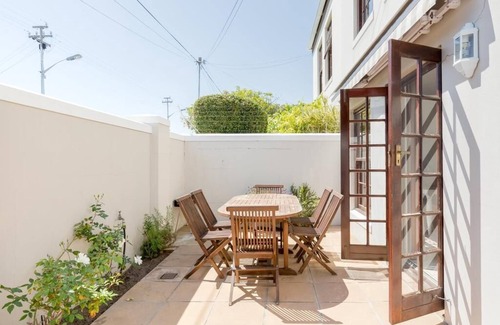 Claremont House | Nansen Place 2 Bedroom in Claremont