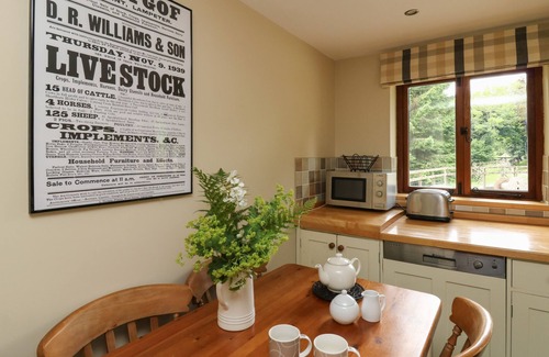 Llanwrda Cottage | NANT GLAS, family friendly, character holiday cottage in Lampeter