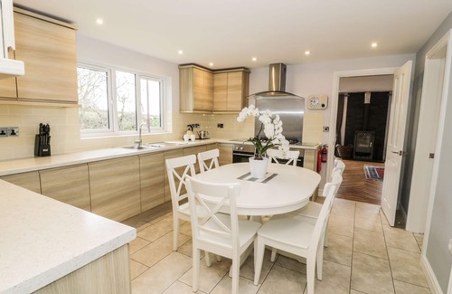 Garn Fadryn Cottage | NANT Y FELIN LODGE, pet friendly, with open fire in Aberdaron