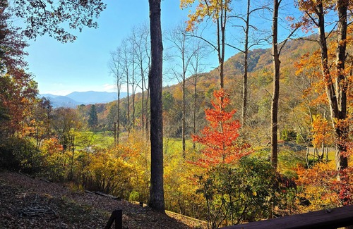 Franklin Cabin | Nantahala Nookie Nook: A playful retreat w/stunning long-range mt sunset views