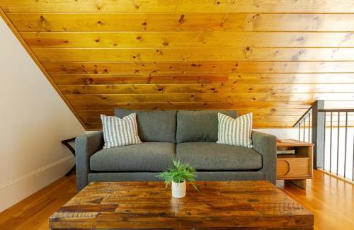 Nantahala Apartment | Nantahala River Luxury Escape-on the river!