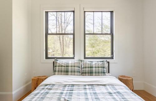 Nantahala Apartment | Nantahala River Luxury Escape-on the river!