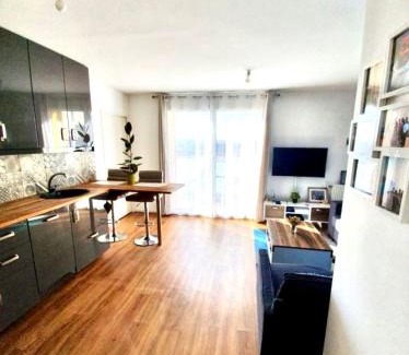 Petit Nanterre Apartment | Nanterre home2