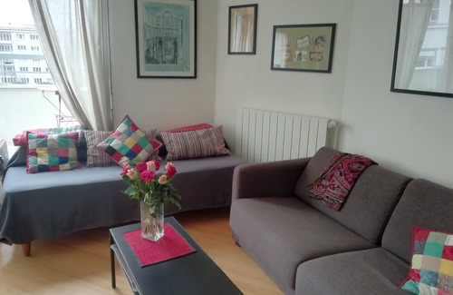 Quai de la Fosse Apartment | Nantes on foot! Downtown! Sunny 2-room apartment with terrace.