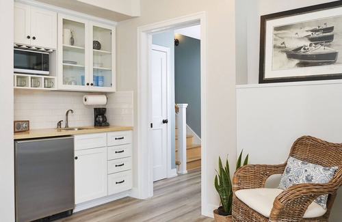 Holland Ski Chalet | "Nantucket 3 Bedroom" Beach House on Lake Street Luxury Townhome, Pool, Hot Tub, Near Lake and Beaches