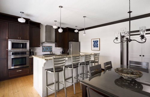 Holland Ski Chalet | "Nantucket 3 Bedroom" Beach House on Lake Street Luxury Townhome, Pool, Hot Tub, Near Lake and Beaches