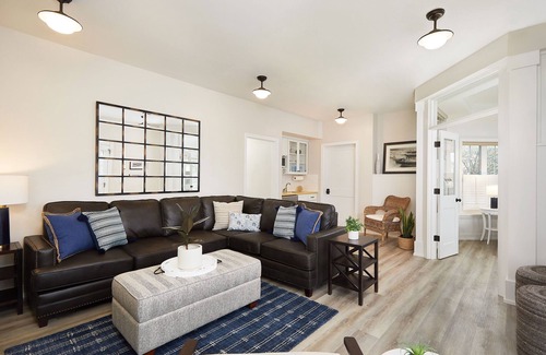 Holland Ski Chalet | "Nantucket 3 Bedroom" Beach House on Lake Street Luxury Townhome, Pool, Hot Tub, Near Lake and Beaches
