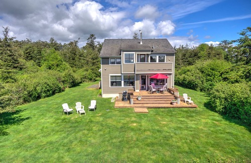 Friday Harbor House | Nantucket Style w/peak-a-boo view (KBC)