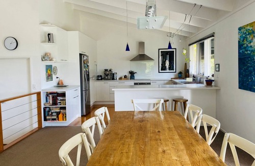 Fairhaven House | Naos - Separate Teenage Retreat And Pet Friendly