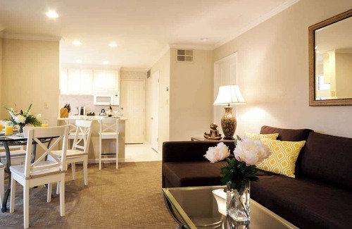 The Grove Apartment | Napa Escape | Luxe King Bed | Near Wineries & Spa