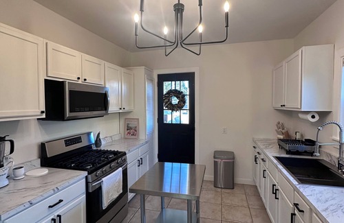 Napa Apartment | Napa Valley Gem – Walkable Location, 31+Day Stays