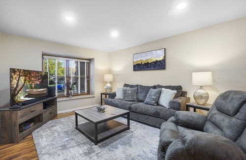 Fox Valley House | Naperville FHS Rental - Woodview Lane