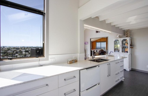 Hospital Hill House | Napier Views - Napier Holiday Home