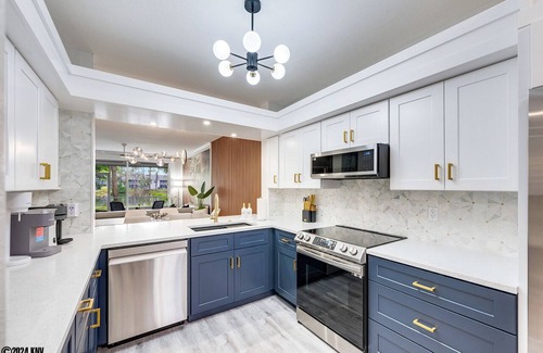 Imperial Golf Estates Condo | NAPLES 2B/2B IMPERIAL CONDO W/STYLE & LAKE VIEWS! POOLS! NEAR EVERYTHING! 103