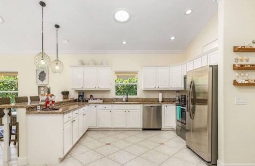 Naples Park House | Naples Beach House｜Private Heated Pool｜Pet friendly