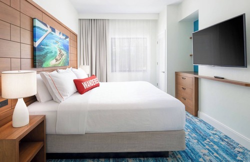 Park Shore Hotel | Naples Getaway! Suite w/Pool View and Fully Equipped Kitchen