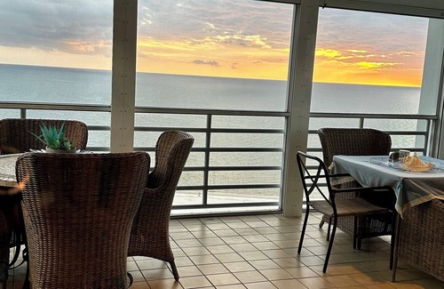 Park Shore Condo | Naples Gulf Front Penthouse/270 ° & Bay Views/PVT Beach Access/Massive Lanai