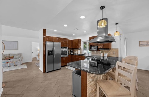 Central Naples House | Naples Henrie Hideaway - Private Pool, Pet Friendly 12 Mins From Beach & Downtown 3 Bedroom Home