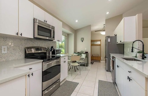 Central Naples House | Naples Home Centrally Located Close To Beach & Restaurants