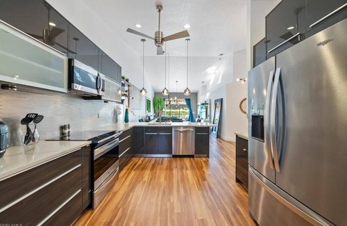 Kings Lake Villa | Naples Modern Oasis is 4 miles to 5th Avenue South shopping & dining