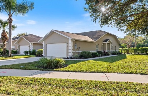Kings Lake Villa | Naples Modern Oasis is 4 miles to 5th Avenue South shopping & dining