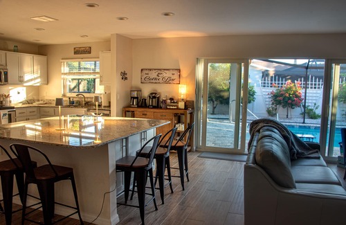 Central Naples House | Naples Outdoor Paradise/HEATED Pool/Hot Tub/Only 1.2mi from Beaches!