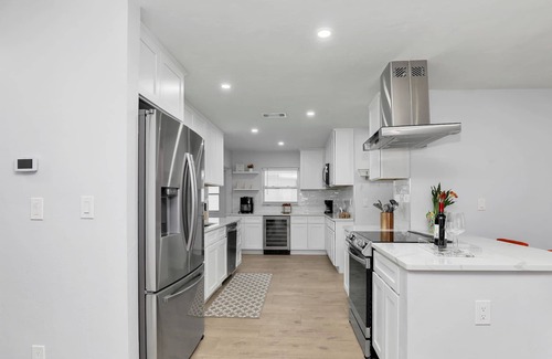 Naples Park House | Naples Retreat w/Private Pool – 5 Min to Vanderbilt Beach & Mercato