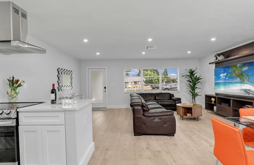 Naples Park House | Naples Retreat w/Private Pool – 5 Min to Vanderbilt Beach & Mercato