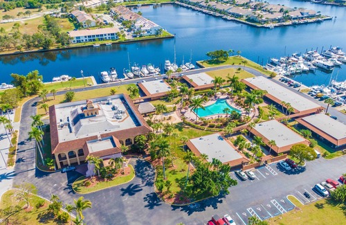 Naples Apartment | Naples Studio w/Resort Amenities - Near Marina!