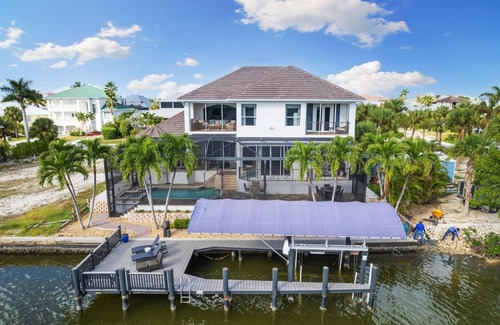 Connors House | Naples/Waterfront/Gulf Access/Walk to Vanderbilt Beach - 20,000/Mth