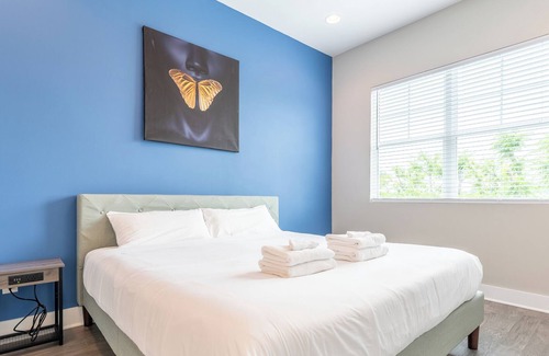 Katie Hill Neighborhood House | Napoleon Dynamite - Rooftop Hot Tub in Hip East Nash