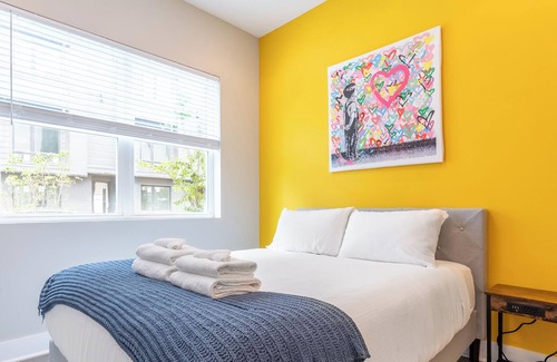 Katie Hill Neighborhood House | Napoleon Dynamite - Rooftop Hot Tub in Hip East Nash