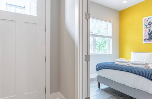 Katie Hill Neighborhood House | Napoleon Dynamite - Rooftop Hot Tub in Hip East Nash