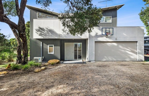 Fairhaven House | Narani Way I Walk to Beach I Pet Friendly