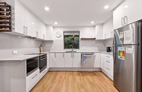 Prevelly House | Narda Beach House - Short Walk to Beautiful Beach