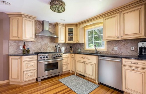 Narragansett Pier House | Narragansett Pier, In-ground Swimming Pool, Walk to Town Beach