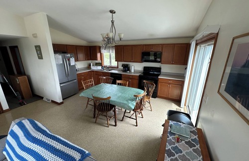 Eastward Look House | Narragansett RI - Walk to Beach - Ocean View