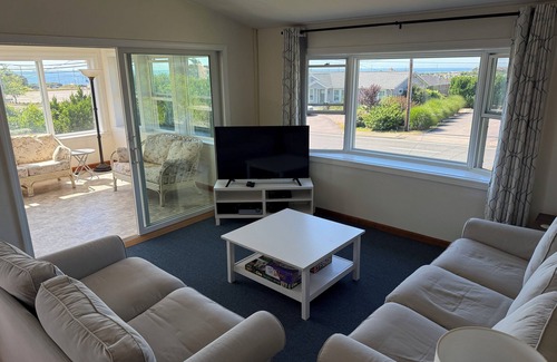 Eastward Look House | Narragansett RI - Walk to Beach - Ocean View