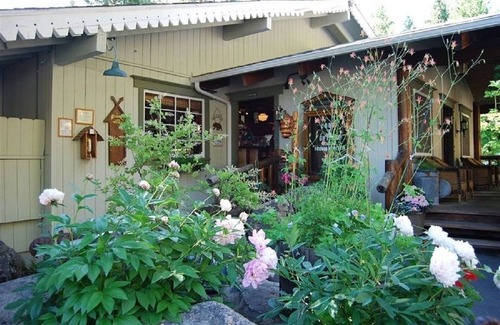 Fish Camp Hotel | Narrow Gauge Inn - King Bedroom