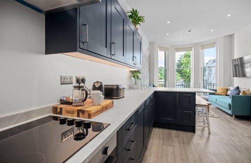 Brighton City Centre House | Narrow House with Free Parking | By My Getaways
