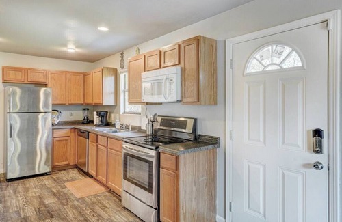 Round Rock Apartment | Nash A · Downtown Round Rock Group Getaway