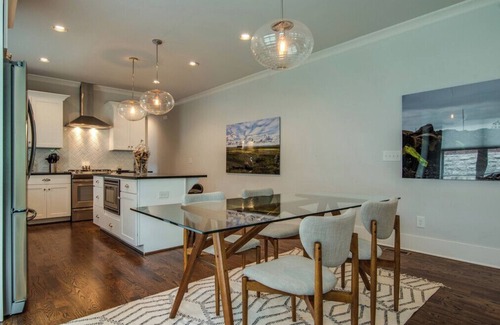 Nashville House | Nashville 12th South Home Signed Lyric Room Near Belmont, Vandy & Downtown.
