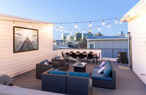 The Gulch Condo | Nashville Dreams - Sleeps 16 - Two Rooftops with Downtown view!