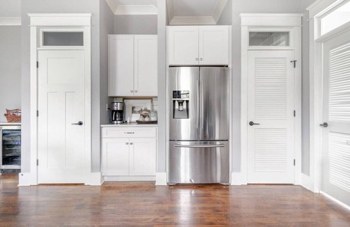 Eastwood House | Nashville Home for 10 and 2 Dogs