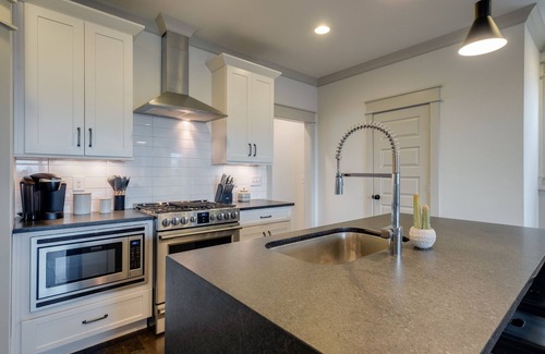 Talbot's Corner House | Nashville Mega House ★ Sleeps up to 20 ★ Pool & Hot Tub ★ Close to Broadway/DT