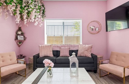 Maxwell Condo | Nashville's Flower Corner