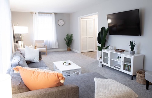 Donelson House | Nashville Sunset Skyline- a beautiful home close to the heart of nashville