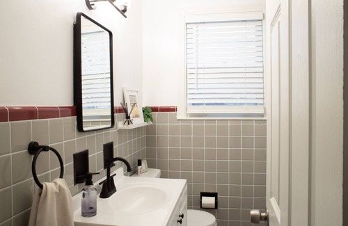 Donelson House | Nashville Sunset Skyline- a beautiful home close to the heart of nashville